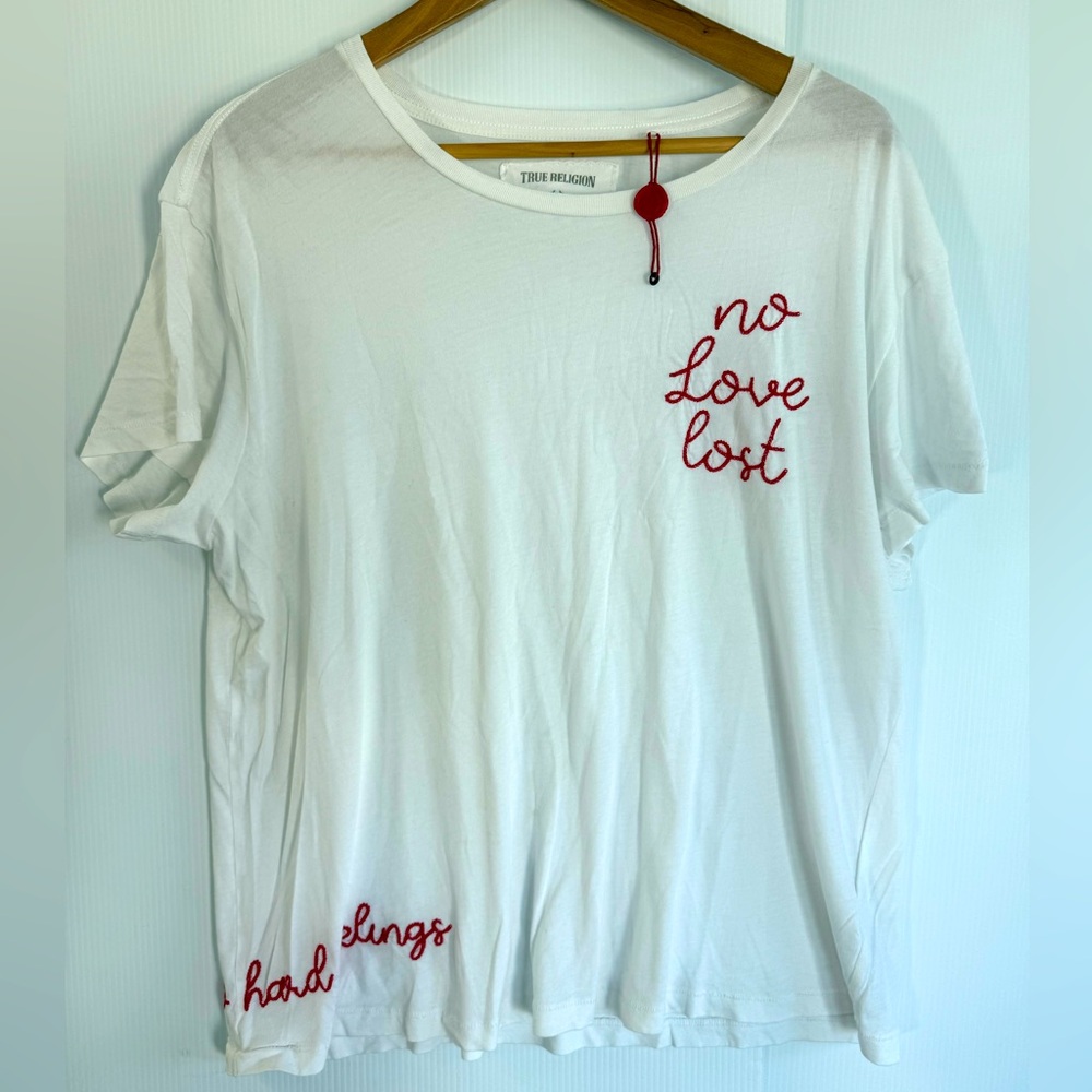TRUE RELIGION White Tee w/Red Accent (NWOT)